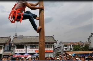 Yunnan Tourism: Real Footage of Climbing a 10-Meter Oil Pole in Chuxian, Laughter Ensued