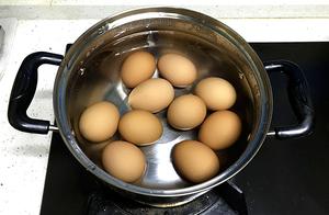 Boiled Eggs: Cold Water or Hot Water? Different Colors, Learn Something New