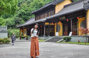 The Four Great Scholars of Jiangnan Once Contested Poetry in Zhuji, Zhejiang – Why Visit Here? Because of the Five-Leak Waterfall