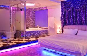 How to Check into a Hotel Correctly – Especially for Couples and Singles