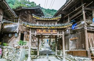 Most Unique Miao Villages in Guizhou: Women Love Wearing Ultra-Short Skirts, Grain Silos Built in Ponds, No Entrance Fee