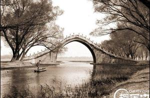 Journey Through Time to See How Famous Attractions Looked in the Past - Can You Recognize Them?