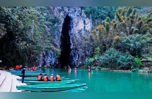 Behind this unassuming mountain cave lies a Peach Blossom Source, where the entire village has been hidden for centuries.