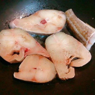 想要吃得健康，还是得吃大蒜烧鳕鱼