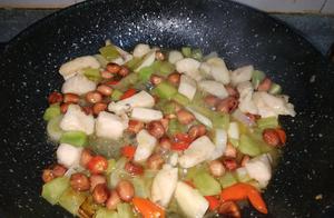 A Person Stays Home, Makes Small-Portion Kung Pao Chicken, the Flavor is Still Good, and the Recipe is Simple