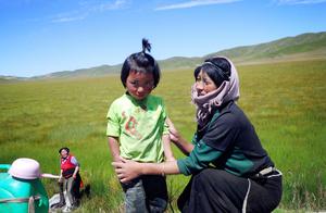 Lost Cyclist Finds Wonder in the Tibetan Grasslands