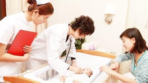 「超级宝妈」产后有必要去月子中心吗?3位宝妈说了实话，真不如请“她”来照顾