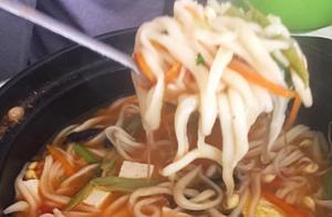 Sharp-Cut Noodles: Firm and Slippery with a Unique Flavor