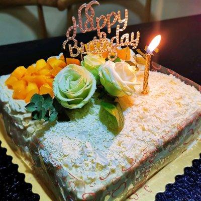 美味签到——吃过都说好的经典：榴莲芒果双拼蛋糕