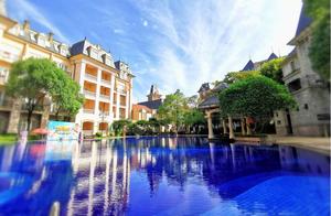 Dense European Princess Style – Jiulong Lake Princess Town Hotel – It's Not Really in Europe!