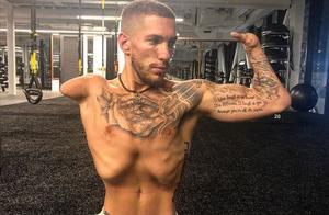 23-Year-Old Bodybuilder Creates a Powerful Physique with Only One Finger
