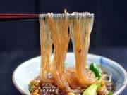 Falling for a Bowl of Spicy and Sour Noodles from Chengdu, Falling for the Charming ‘Powder’ Girls