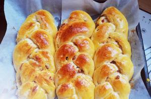 Lazy Coconut Bread, No Butter Needed, No 'Gloves Film' Required, Still Soft and Delicious