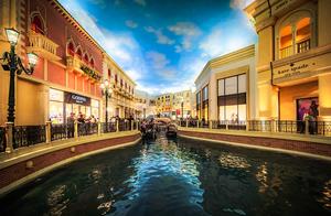 Las Vegas Artificial Indoor Canal - Filmed by Legendary