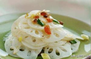 Delicious Recommendations: Cold Lotus Root, Garlic Chives with Fried Tofu, Homemade Stir-Fried Chicken, and Green Pepper Pork with Fried Tofu