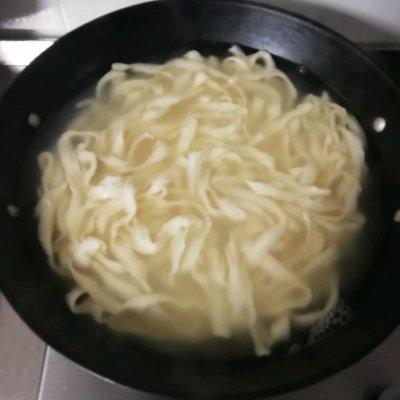 西红柿鸡蛋打卤面好吃下饭的小秘诀，快快学起来