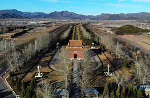 Beijing: The Scenic Beauty of the Thirteen Tombs Area is Like a Painting Under the Blue Sky