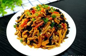 No Matter What Meat You're Stir-Frying, Don't Directly Put It in the Pan – Add This One Step for Tender, Non-Stick Meat
