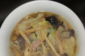 Can't Go Out to Make a Simple Dish: Sour and Spicy Vegetable Soup Recipe, Delicious and Nutritious for Meals, Won't Make You Fat