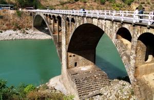 China's Most Unique Bridge: No Photography Allowed, Only One Car at a Time, Guarded by Soldiers 24/7