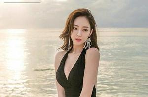 Goddess Visits Zhengzhou – Strapless Black Mini Skirt, Perfect Figure and Exquisite Features