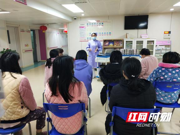 妈妈|孕妈留院过年 医护人员送去关怀