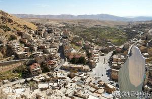 Traveling Down Streets of a Syrian Town After the War: A Profound Reflection