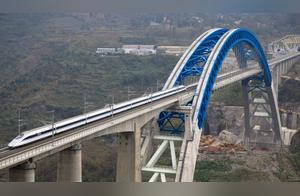 Sichuan’s Newly Constructed Railway, Dubbed China’s First Tourist High-Speed Railway, Passes Through 500 Scenic Spots