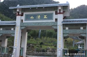 A Walk Among the Three Clear Temples: An Unforgettable Memory