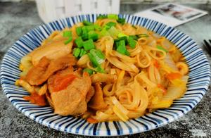 No Going Out, No Food, I'll Teach You How to Make Stewed Noodles: Simple, Nutritious, and Eat a Whole Pot Without Wasting Any Soup