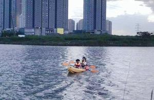 In Taizhou, how can you take beautiful photos with a stylish kayak?
