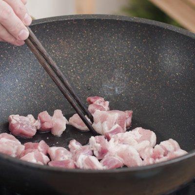 这道我最拿手的山楂土豆红烧肉，好吃到停不下筷子