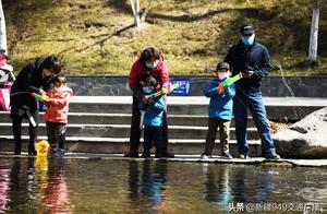 Cute Markhors Selling Cuteness Online! The scenery in Urumqi's Nan Shan is breathtaking...