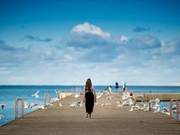 Don't Waste Time Making Friends, Do These 3 Things, They Are the True 'Foundation for Life'