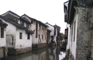 Jiangnan Rain and Mist That Suffocates You; The Sorrow of a Past Life