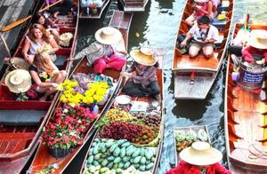 Most Popular Water Market in Thailand - A Diverse Selection of Goods Will Absolutely Dazzle Your Eyes