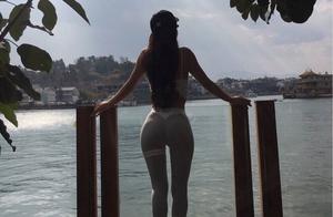 A Single Person Appreciates the Scenery, A Trace of Sentiment Grows