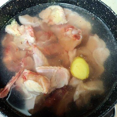 告诉你3个诀窍，在家也能做出一盘地道鲜嫩的铁锅鸡