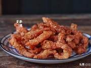With just a few slices of pork neck meat, evenly distributed fat and oil, a simple deep-fry isn't enough to finish.