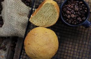 Delicious Coffee Bread with a Thin and Crispy Crust