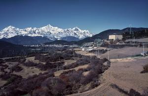 Pilgrims' Journey: Snow Mountain Inn at the Foot of the Mountain
