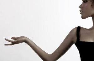 Slim Arms for Women: How to Use Dumbbells at Home to Build Arm Muscles