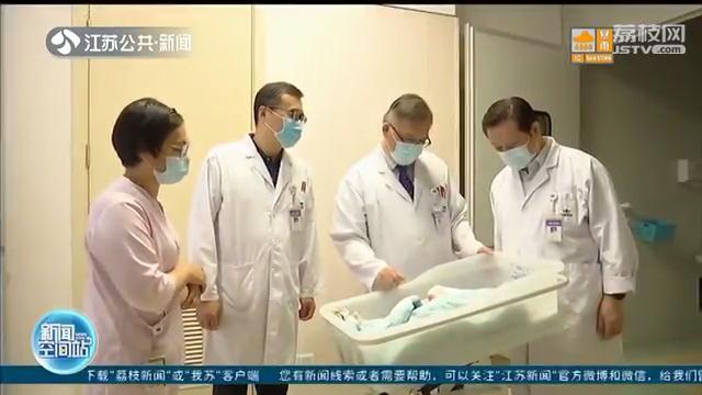超级宝妈|左肾是正常婴儿十倍!出生三天的宝宝肾积水接受微创手术