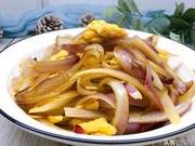 During Critical Times, Stay Home and Make Onion and Egg Stir-Fry to Boost Immunity – A Delicious and Filling Meal