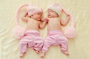 Psychology Class: Which Twin Pair is Cutest? Test Your Intuition's Accuracy