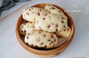 Recently, the family is obsessed with this breakfast, compared to buns, this breakfast is simpler to make, compared to bread, it has a softer texture and is particularly delicious.