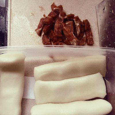 #福气年夜菜#年味十足 芝麻嫩牛炒年糕