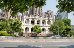 Chongqing's Bund Conceals Elegant French Buildings, Alongside a Bustling Old Street, Yet Largely Overlooked by Tourists