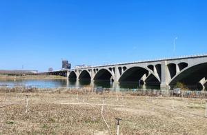 The Scenic Beauty on the Northern Bank of the Hutuo River is Highly Impressive and Refreshing
