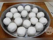 After making glutinous rice balls, add 1 bowl of rice, each one is golden and crispy, children eagerly eat it up.